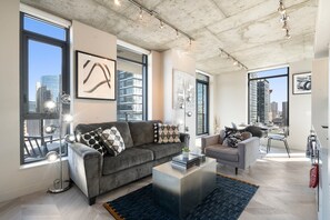 Living area - Downtown Paradise Lodge - 2 beds, 2 baths, Sofa bed and Pool  (Calgary)