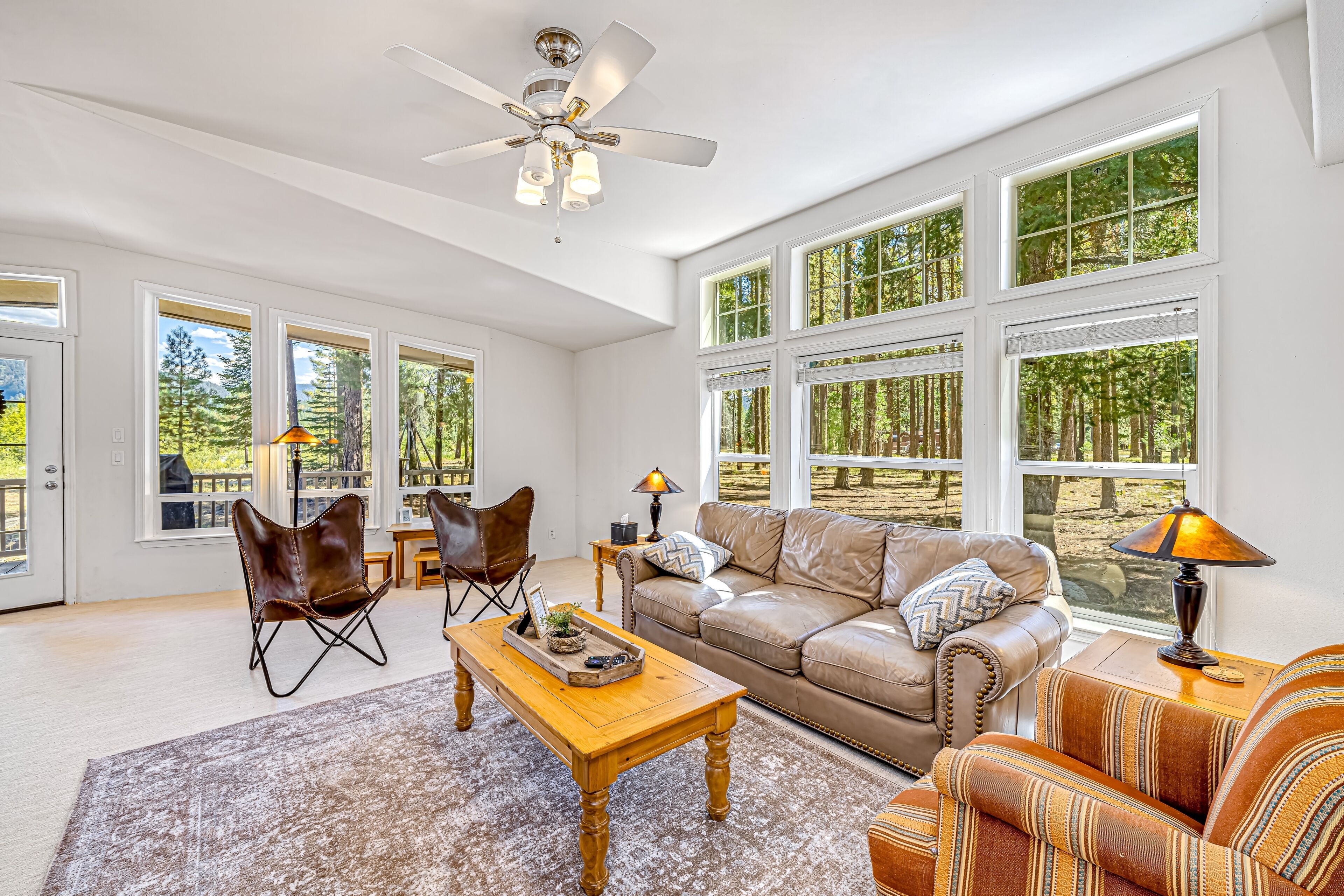 Dog-friendly home on 200 acres with mountain view, fishing ponds & river access