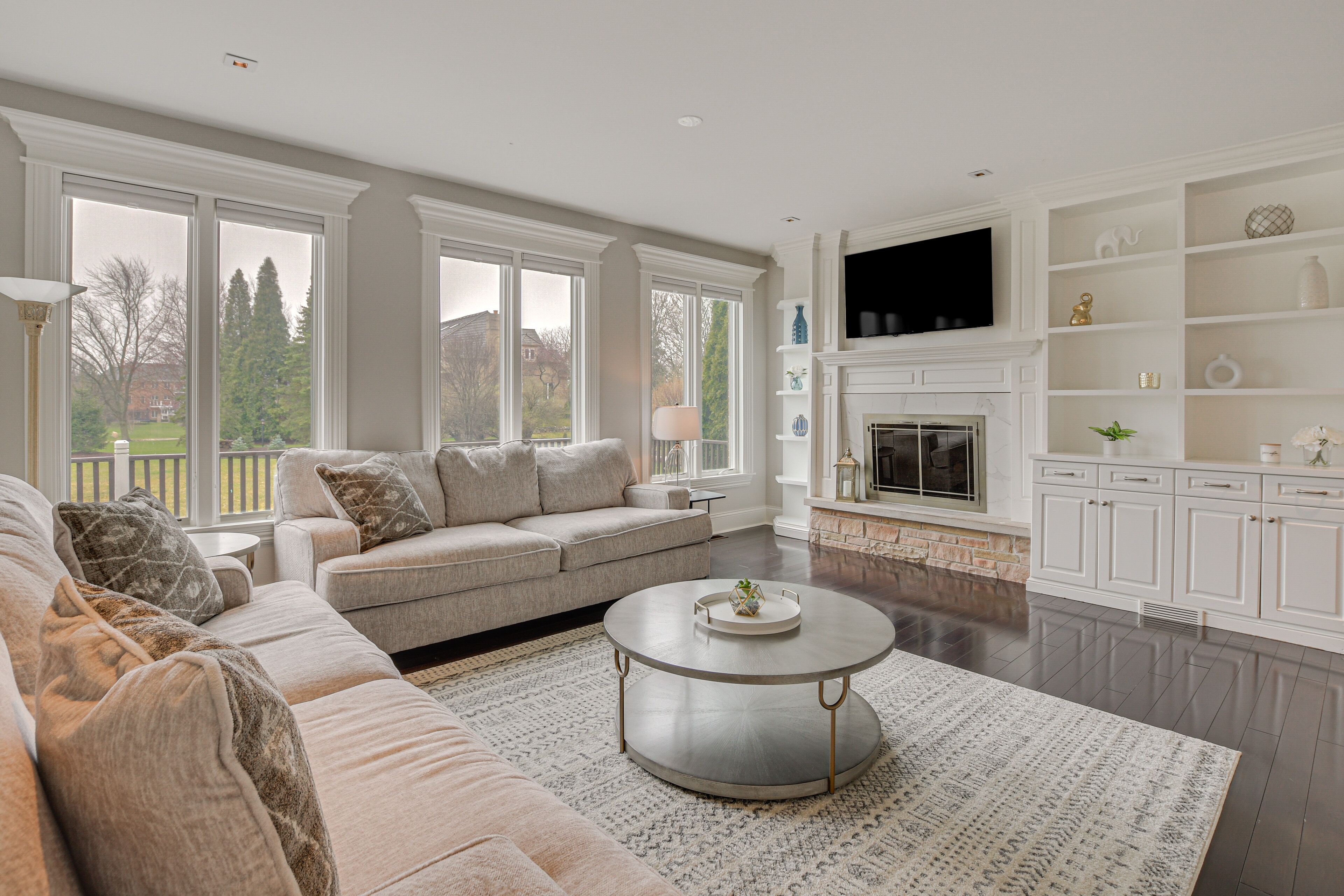 Spacious Inverness Home ~ 36 Mi to Chicago!
