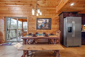 House, Multiple Beds, Hot Tub (Bobcat Lodge) | Private kitchen | Fridge, microwave, oven, stovetop - Bobcat Den (Gatlinburg)