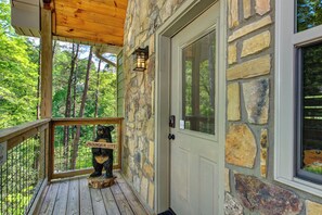 Exterior detail - Bobcat Den (Gatlinburg)