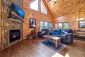 Living area - Bobcat Den (Gatlinburg)