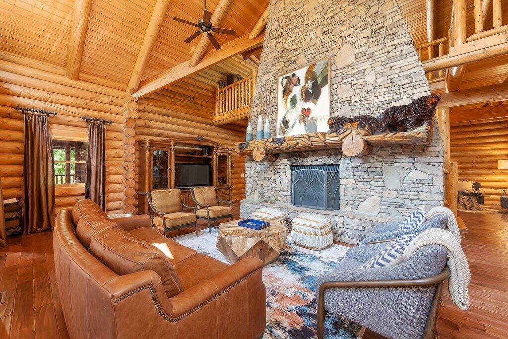 65-Zoll-Flachbildfernseher mit Digitalempfang, Fernseher, Kamin