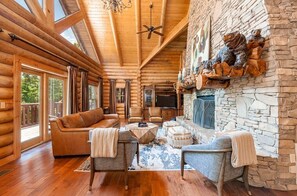 Interior - Legend Crest Lodge (Sevierville)