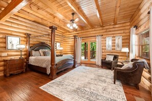 6 bedrooms, individually decorated, individually furnished, desk - Legend Crest Lodge (Sevierville)