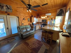 小屋, 1 張加大雙人床, 熱水浴缸 (Tiny Living) | 私人廚房 | 雪櫃、微波爐、焗爐、爐具