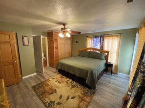 2 عدّة غرف نوم وبديكورات فريدة لكل غرفة وطراز فريد لكل وحدة