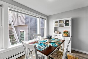 Dining - 2 bedroom, 2 bath ocean view, direct beach access! (Old Orchard Beach)
