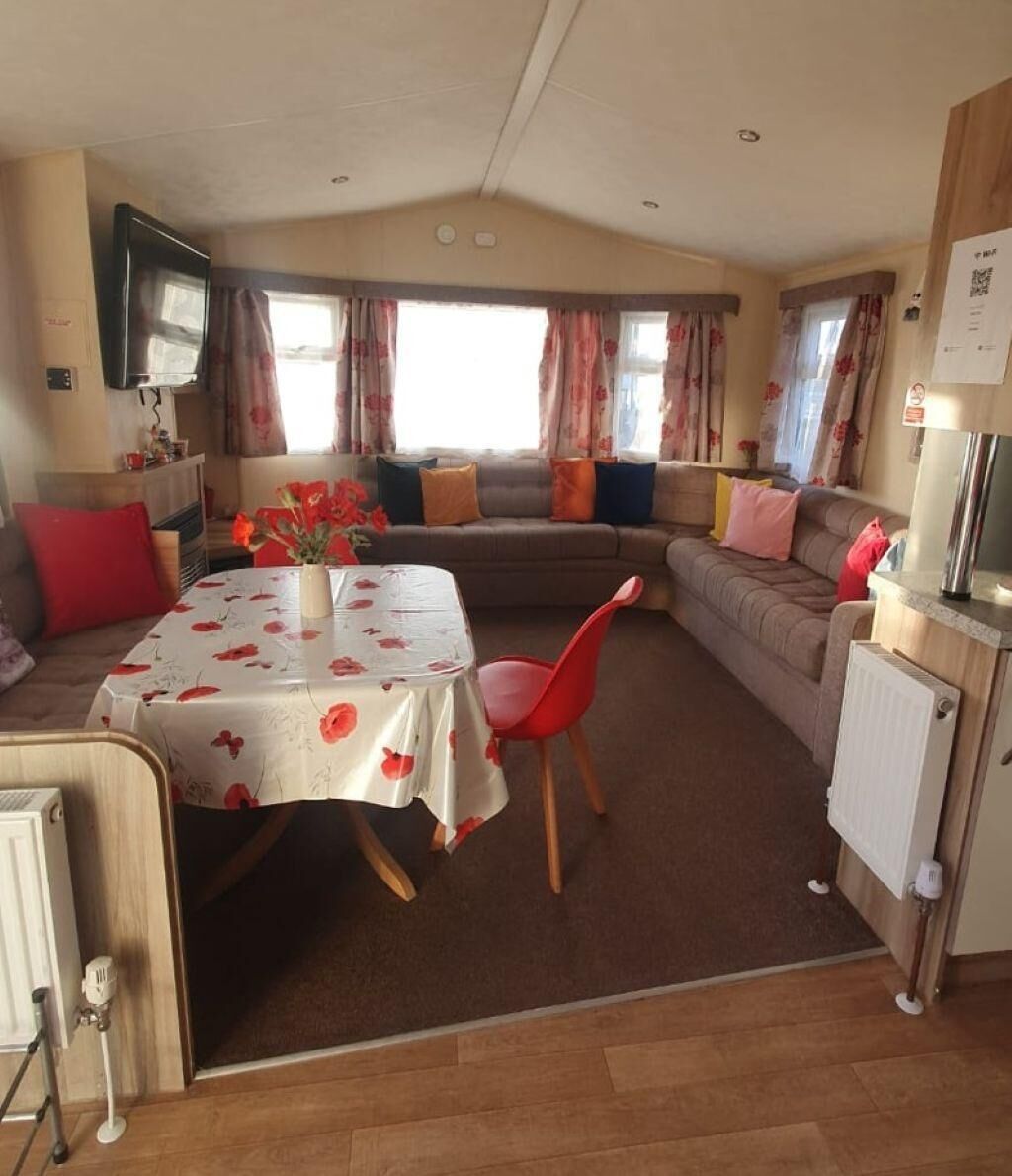 Dog Friendly 8 Berth Caravan At Dovercourt Holiday Park In Essex Ref 44504p - Harwich