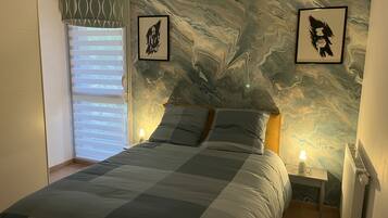 1 chambre, fer et planche Ă repasser, lit parapluie, draps fournis