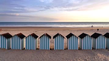 Plage à proximité, chaises longues