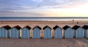 Beach nearby, sun-loungers - T2 Dans une Résidence Calme. Thalasso, Accrobranches, Pôle Nautique, mer Proches (Saint-Jean-de-Monts)