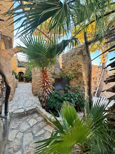 Dana Tower Hotel