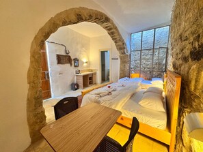 Room - Dana Tower Hotel  (Dana)