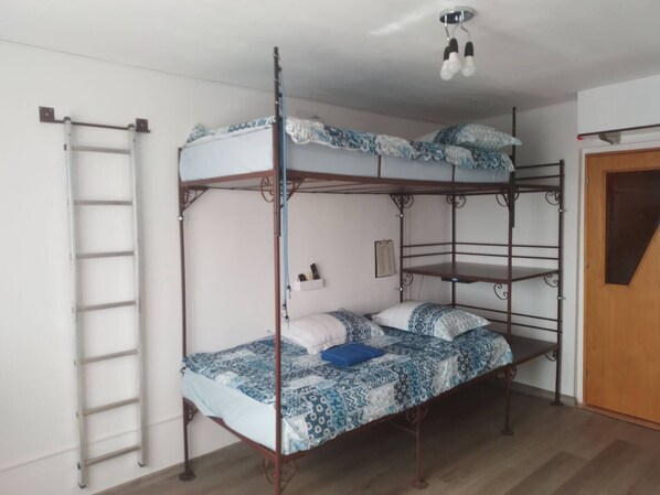 1 bedroom, WiFi, bed sheets