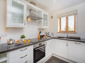 Lava-louças, cadeirão de bebê