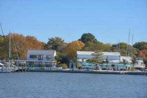 Exterior - Walk to everything Rock Hall from this 1st floor apartment. Sleeps 4! (Rock Hall)