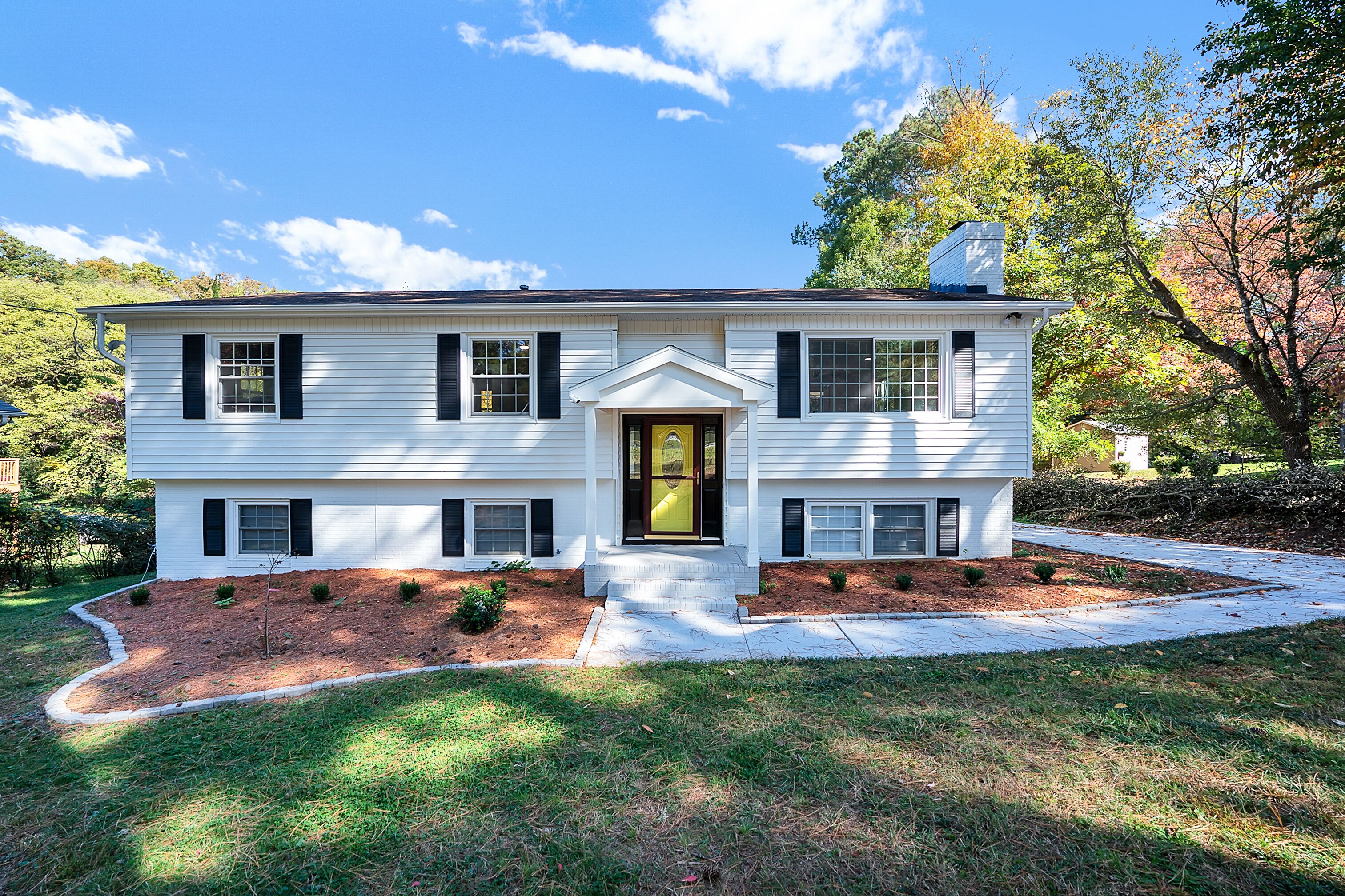 Near North Hills home & within 10 mins of Crabtree Valley Mall 