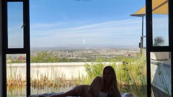 Loft de luna de miel, varias camas, para no fumadores, vista a la montaña | 1 habitación, sábanas de algodón egipcio y ropa de cama de alta calidad