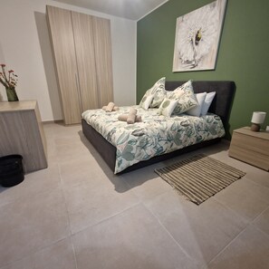 3 bedrooms, iron/ironing board, WiFi, bed sheets - Centrally located, well equipped, stylish flat.with sea views
(St. Paul's Bay)