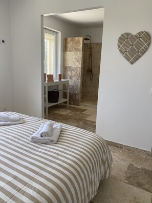 4 soverom, lydisolert, strykejern/-brett og wi-fi