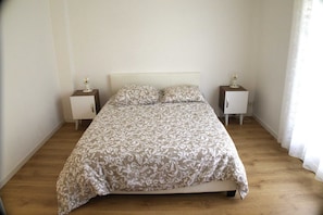 2 Schlafzimmer, BĂŒgeleisen/BĂŒgelbrett, kostenloses WLAN, BettwĂ€sche