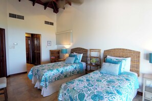 2 bedrooms, desk, WiFi, bed sheets