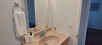 Beautiful, spacious 3 bedroom Napa Adjacent hideaway. Pet and family friendly
