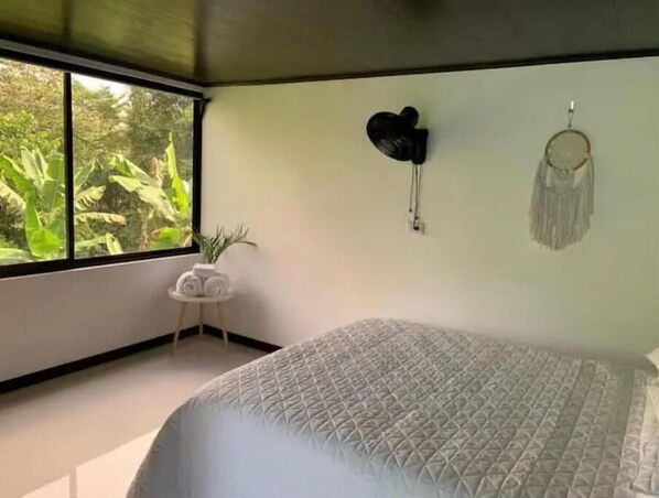 3 habitaciones, tabla de planchar con plancha y wifi gratis 