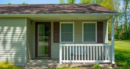 Charming and Tranquil 1BR in Colchester, IL