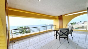 Outdoor dining - Céntrico y Amplio Condominio de 2 Habitaciones (Cozumel)