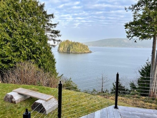 Serene Ocean View Home - steps from the beach and museum!