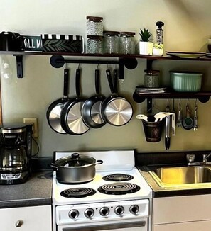 Fridge, microwave, oven, stovetop - Catskills Luxury Yurt - Awesome Glamping experience  (East Meredith)