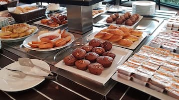 Free daily buffet breakfast