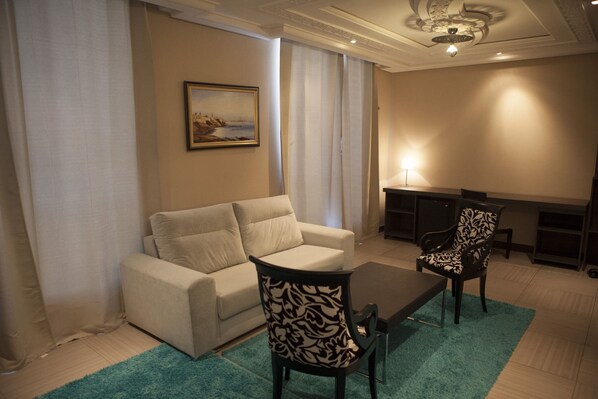 Junior Suite, 1 Queen Bed with Sofa bed, Private Bathroom | Premium bedding, minibar, laptop workspace, free cribs/infant beds - Hotel Jardy - Aéroport (Algiers)