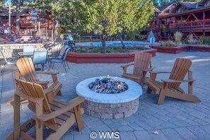 Outdoor dining - Lake/Beach Front Resort - Pool, Hot Tub, BBQ #05 (Tahoe Vista)