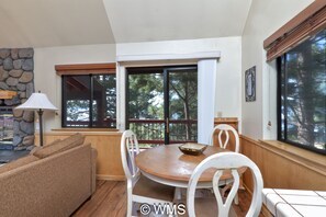 Smart TV, fireplace, ping pong, books - Lake/Beach Front Resort - Pool, Hot Tub, BBQ #05 (Tahoe Vista)