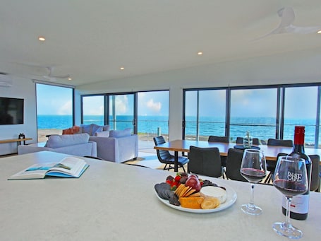 お食事. Cove Landing Ocean View Apt-01 Karatta Sleeps 4