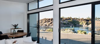 Cove Landing Marina Apartment 02 The SS James Comrie Sleeps 4