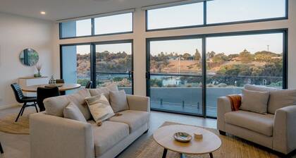 Cove Landing Marina Apartment 2 SS James Comrie Sleeps 4