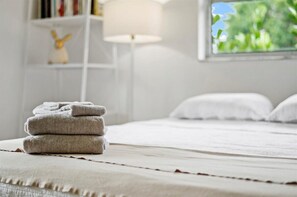 2 bedrooms, iron/ironing board, free WiFi, bed sheets - Riders' Haven: Equestrian Escape (Loxahatchee)