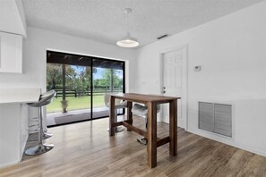 Dining - Riders' Haven: Equestrian Escape (Loxahatchee)