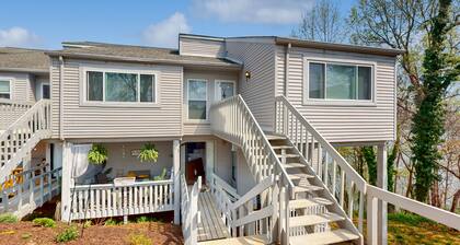 Unique lakefront condo with lovely views, dock, kayaks, & W/D - dog-friendly