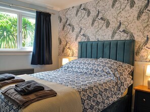 3 多间卧室、免费 WiFi、床单