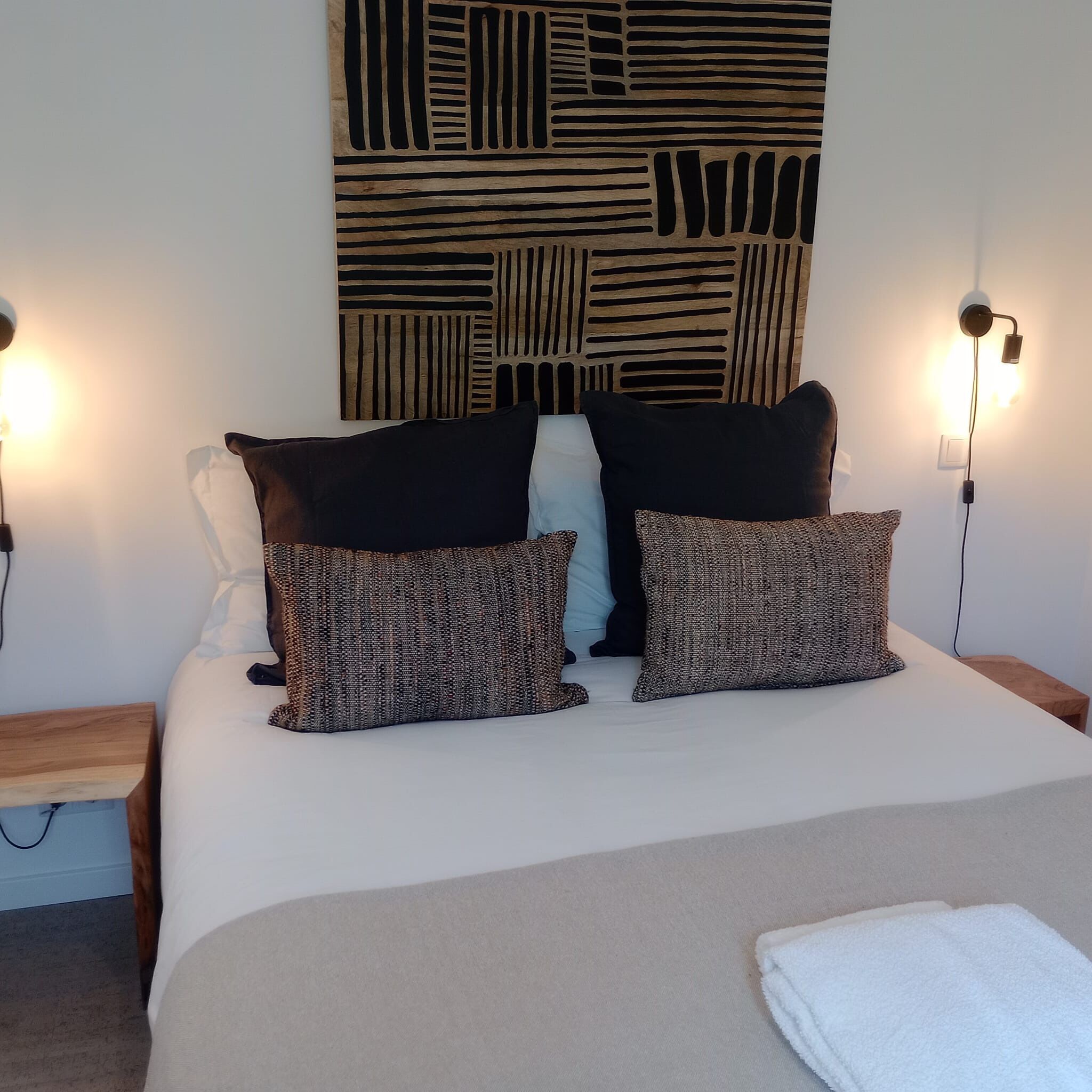 2 bedrooms, iron/ironing board, internet, bed sheets