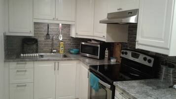 Micro-ondes, four, plaque de cuisson