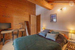 4 bedrooms, iron/ironing board, travel crib, free WiFi
