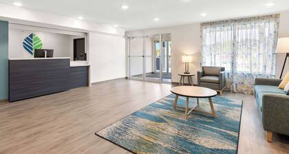 Woodspring Suites Savannah West Chatham Parkway