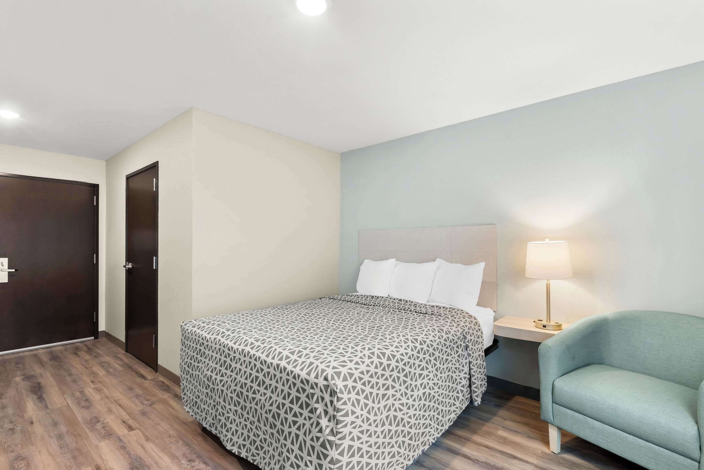 Photo - WoodSpring Suites Savannah West Chatham Parkway