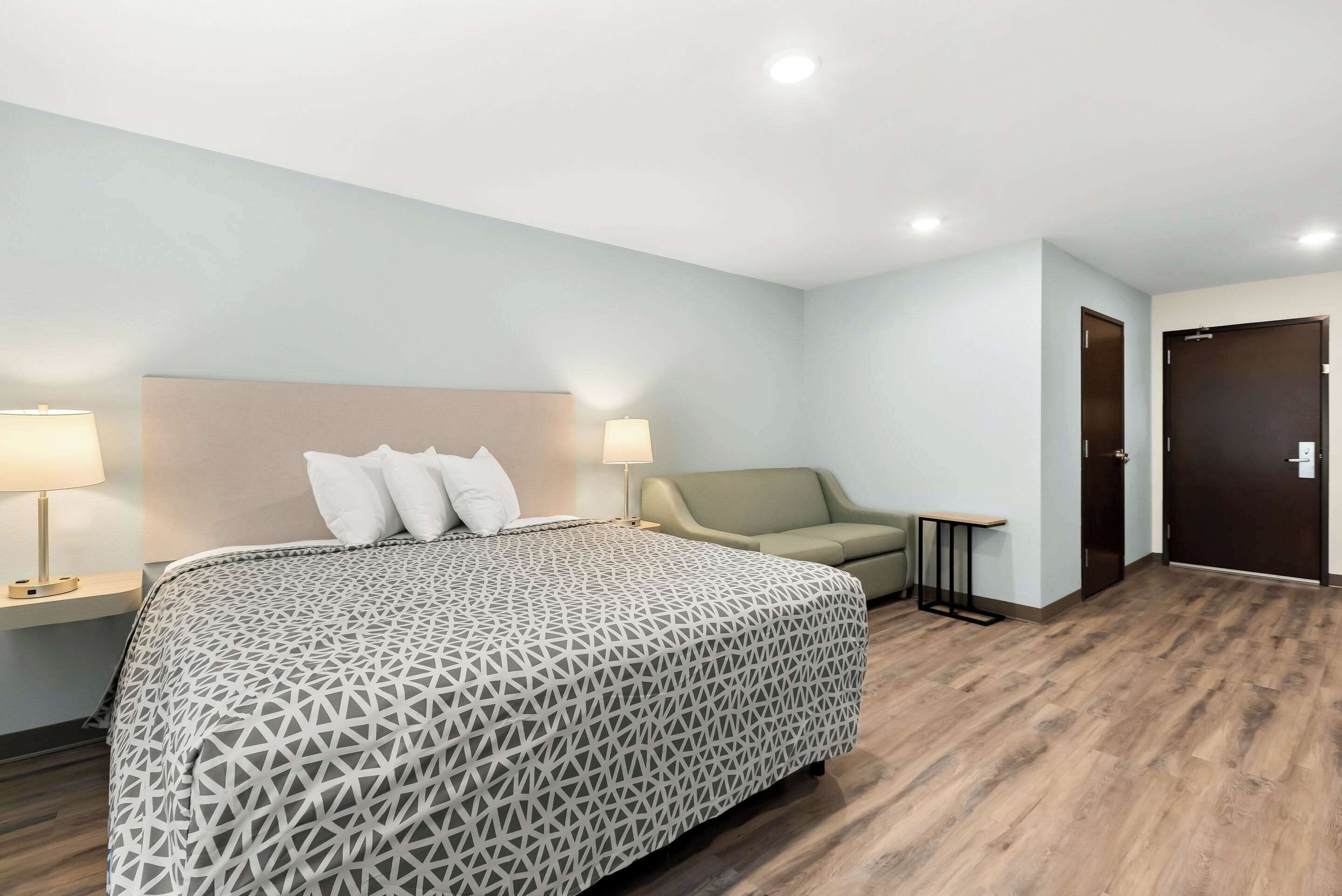 Photo - WoodSpring Suites Savannah West Chatham Parkway